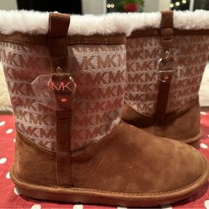 New! Kids Michael Kors ugg style boots. Super cute and very warm